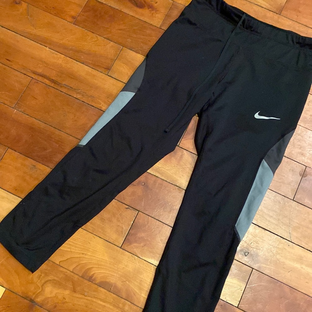 Nike. Size Small. - Picture 2 of 5